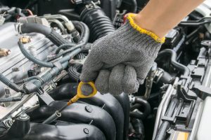 check the oil level in car engine