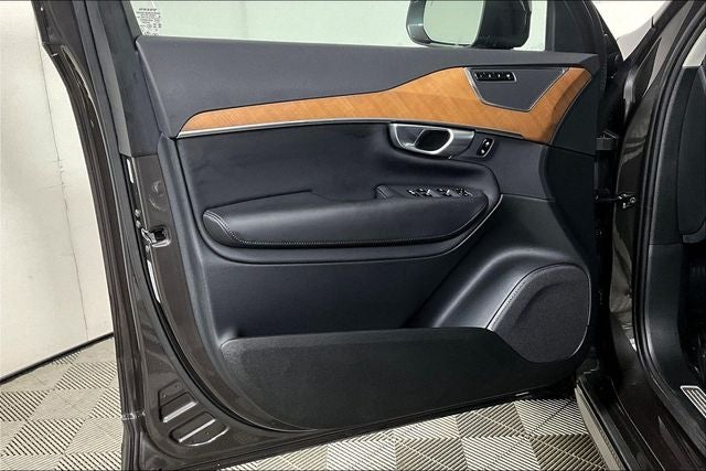2024 Volvo XC90 B6 Plus Bright Theme