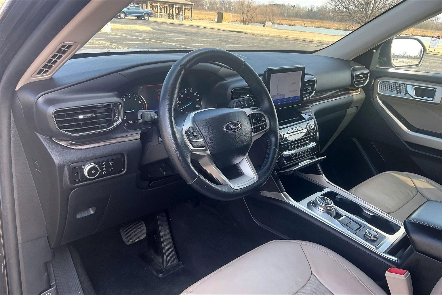 2023 Ford Explorer Limited - Photo 14