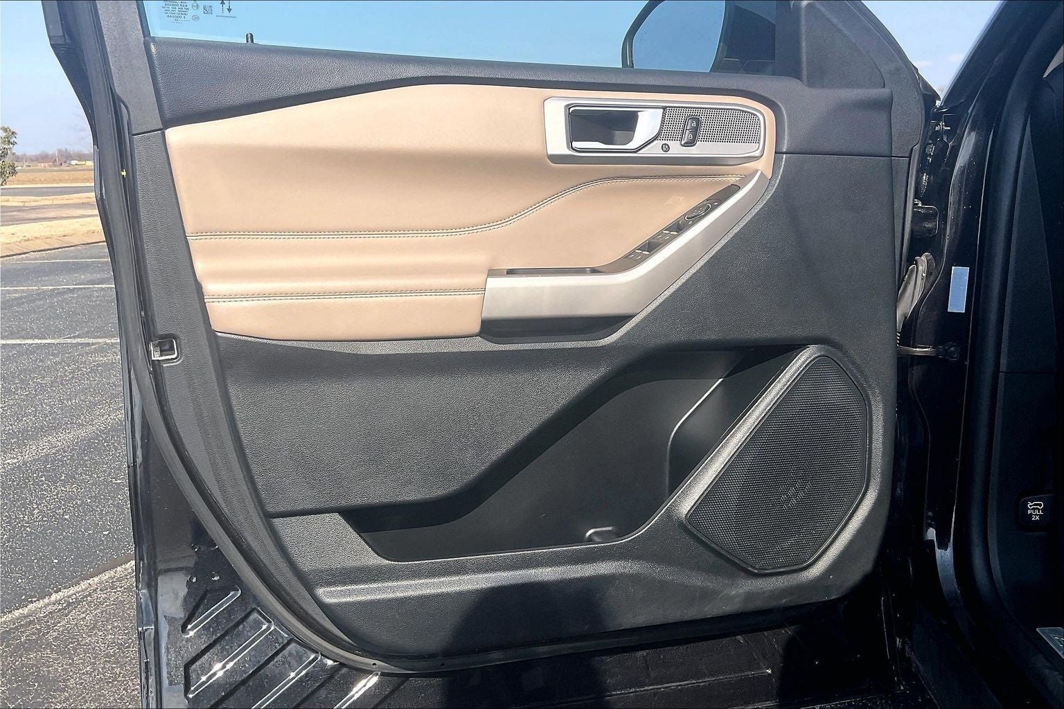 2023 Ford Explorer Limited - Photo 18
