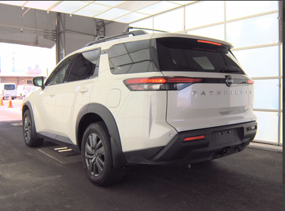 2024 Nissan Pathfinder SV