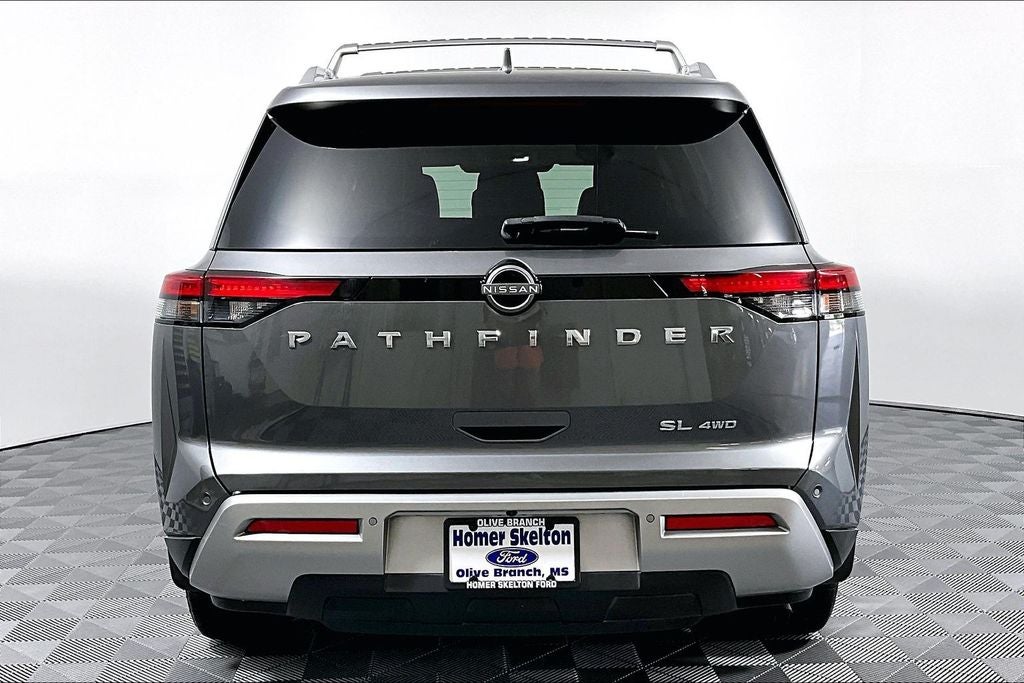 2022 Nissan Pathfinder SL