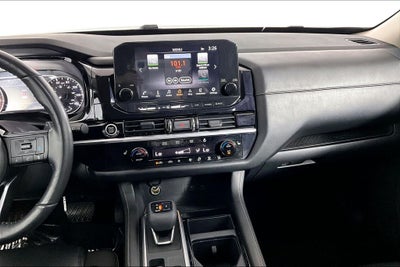 2022 Nissan Pathfinder SL