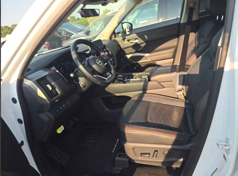 2025 Nissan Pathfinder Platinum