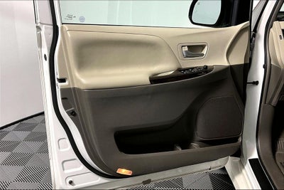 2019 Toyota Sienna XLE 7 Passenger