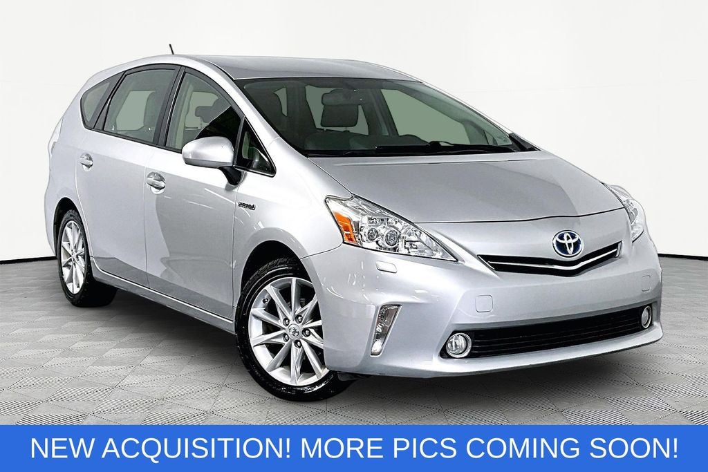 2014 Toyota Prius v Five