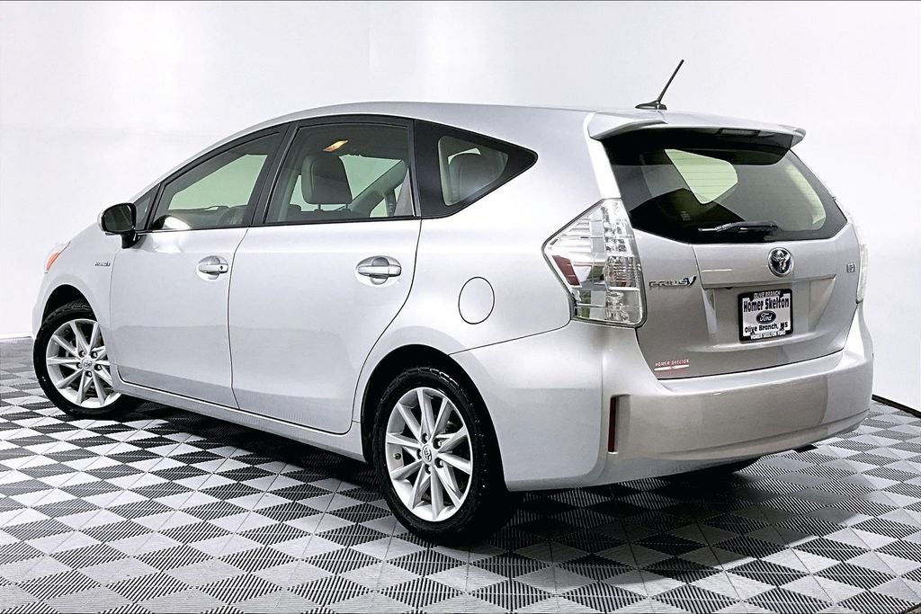 2014 Toyota Prius v Five