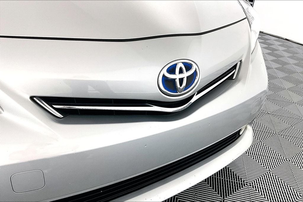 2014 Toyota Prius v Five
