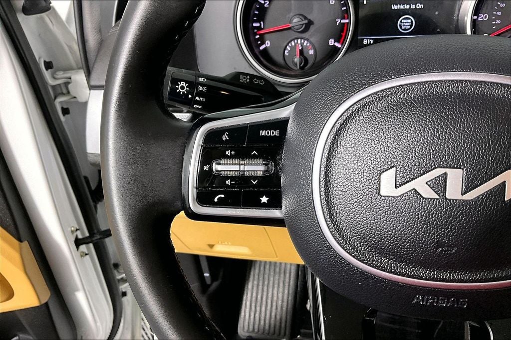 2023 Kia Carnival LX Seat Package