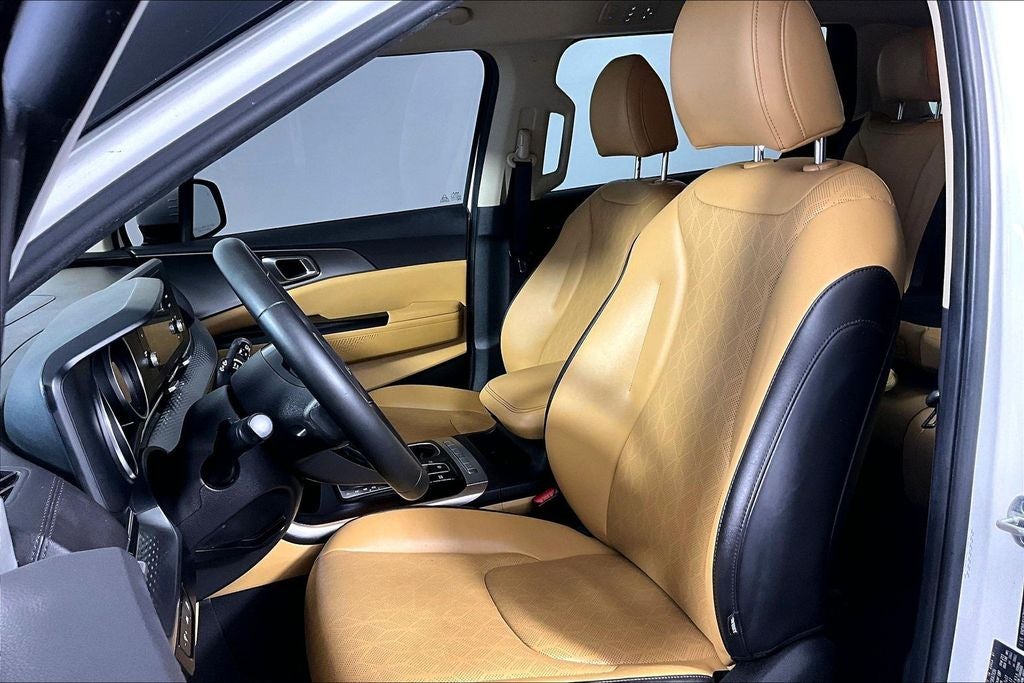 2023 Kia Carnival LX Seat Package