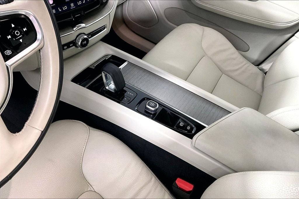 2023 Volvo XC60 B5 Plus Bright Theme