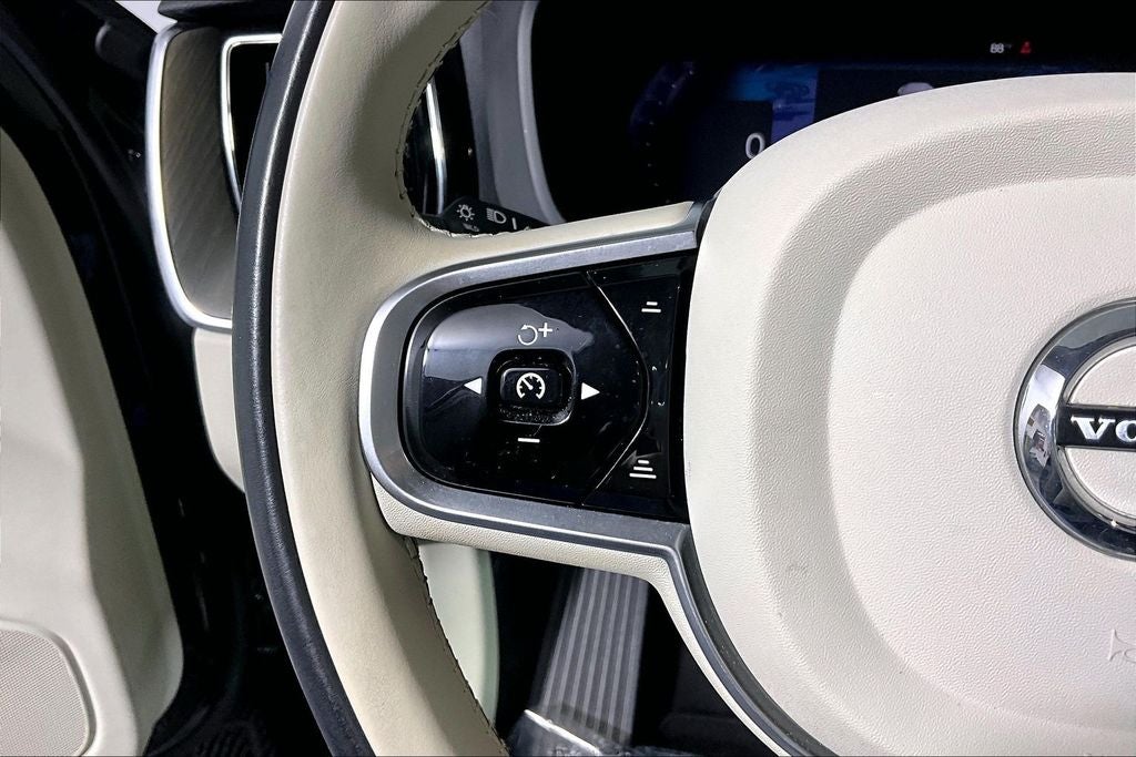 2023 Volvo XC60 B5 Plus Bright Theme