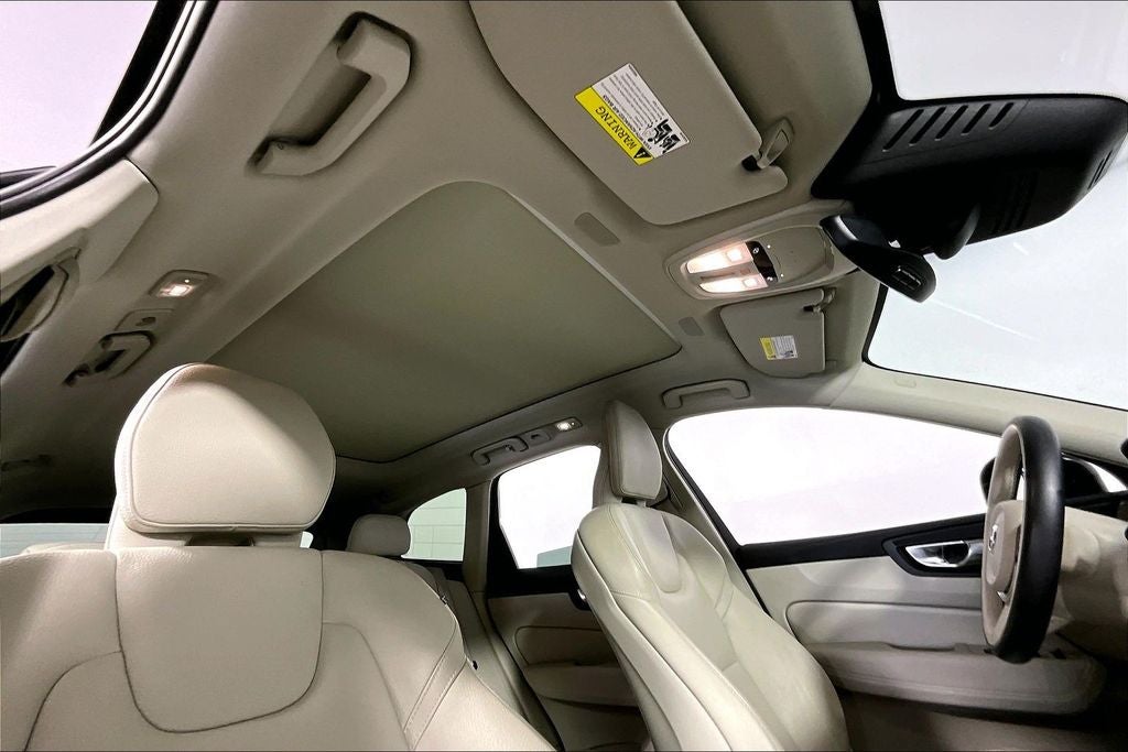 2023 Volvo XC60 B5 Plus Bright Theme