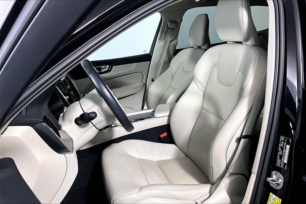 2023 Volvo XC60 B5 Plus Bright Theme