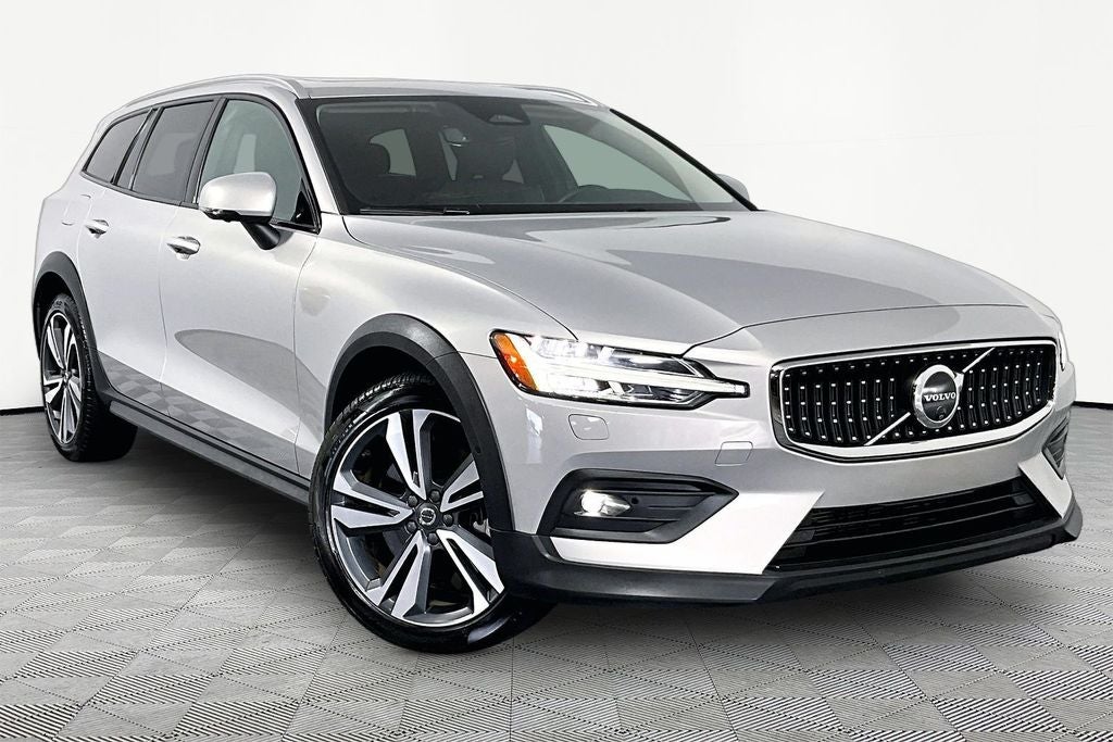 2025 Volvo V60 Cross Country B5 Plus
