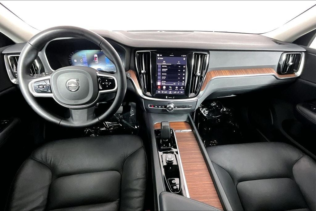 2025 Volvo V60 Cross Country B5 Plus