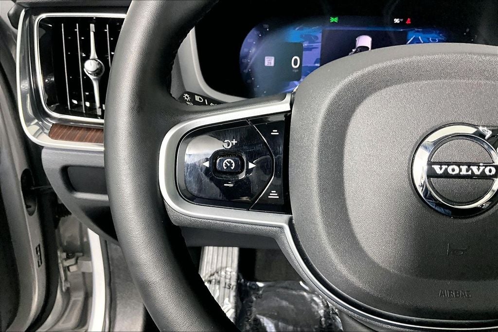 2025 Volvo V60 Cross Country B5 Plus