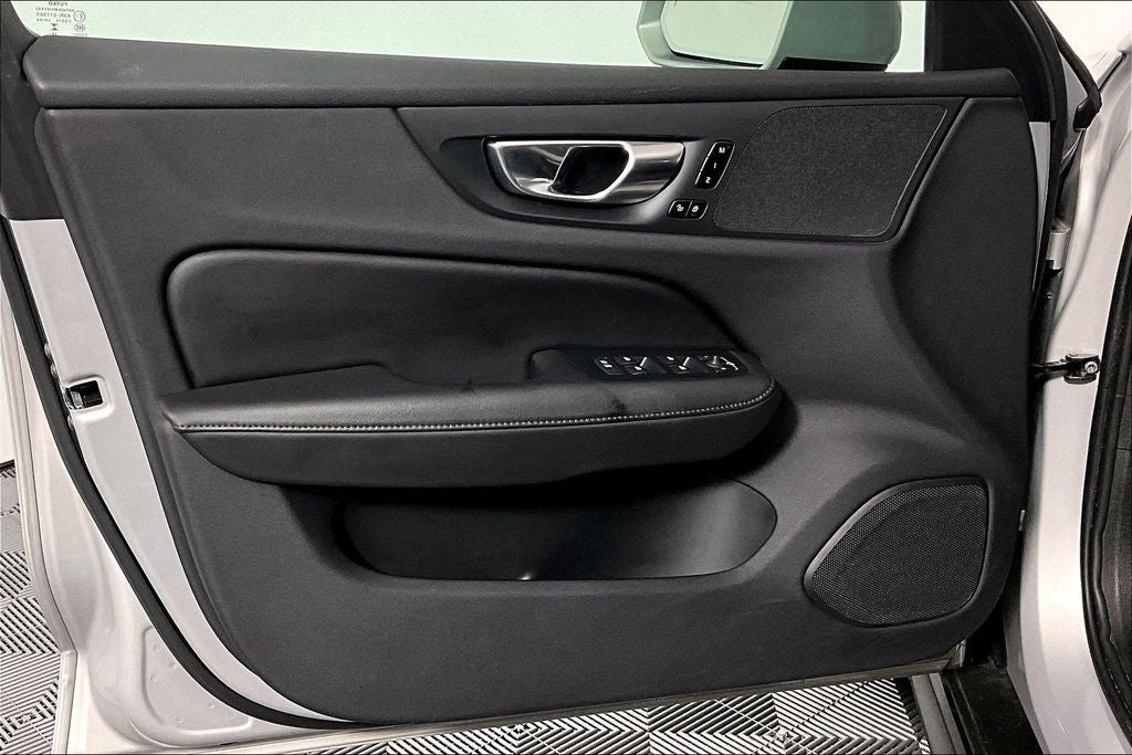 2025 Volvo V60 Cross Country B5 Plus