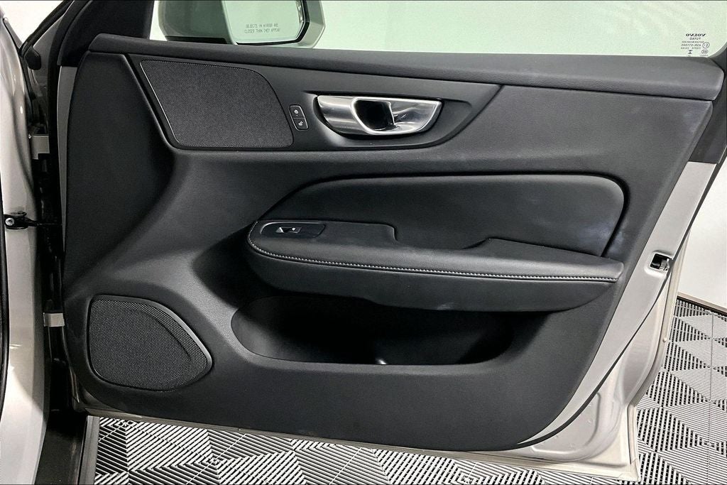 2025 Volvo V60 Cross Country B5 Plus