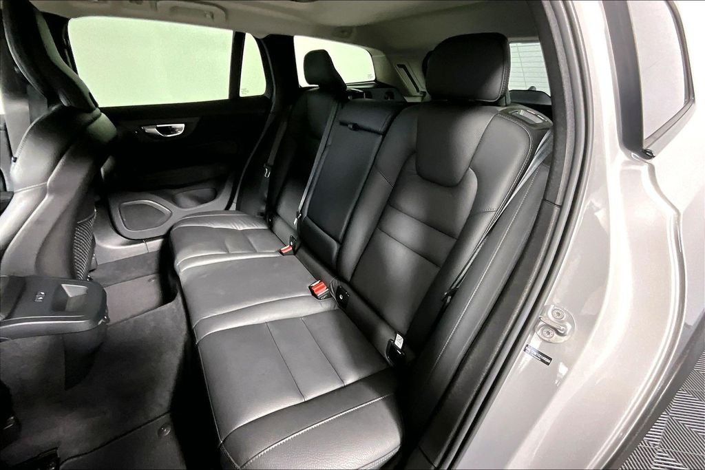 2025 Volvo V60 Cross Country B5 Plus
