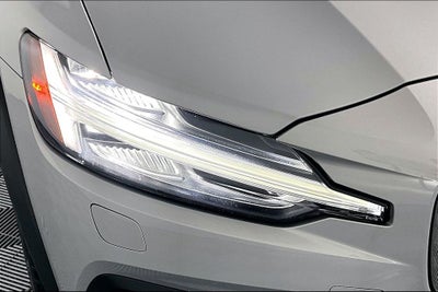 2025 Volvo V60 Cross Country B5 Plus