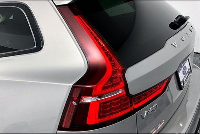 2025 Volvo V60 Cross Country B5 Plus