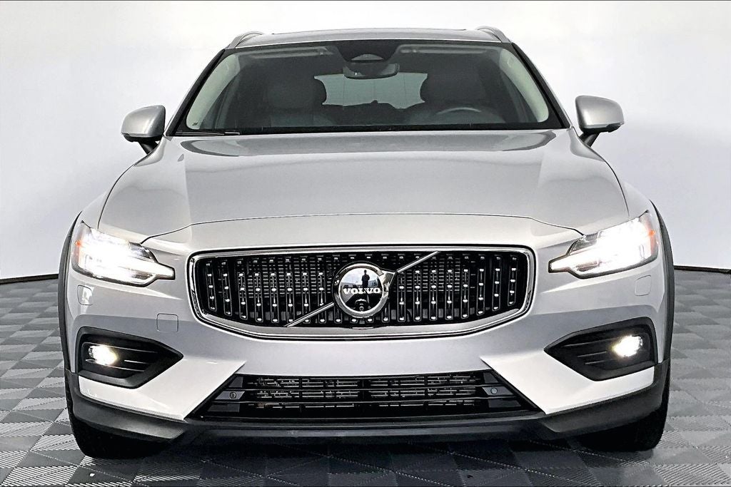 2025 Volvo V60 Cross Country B5 Plus
