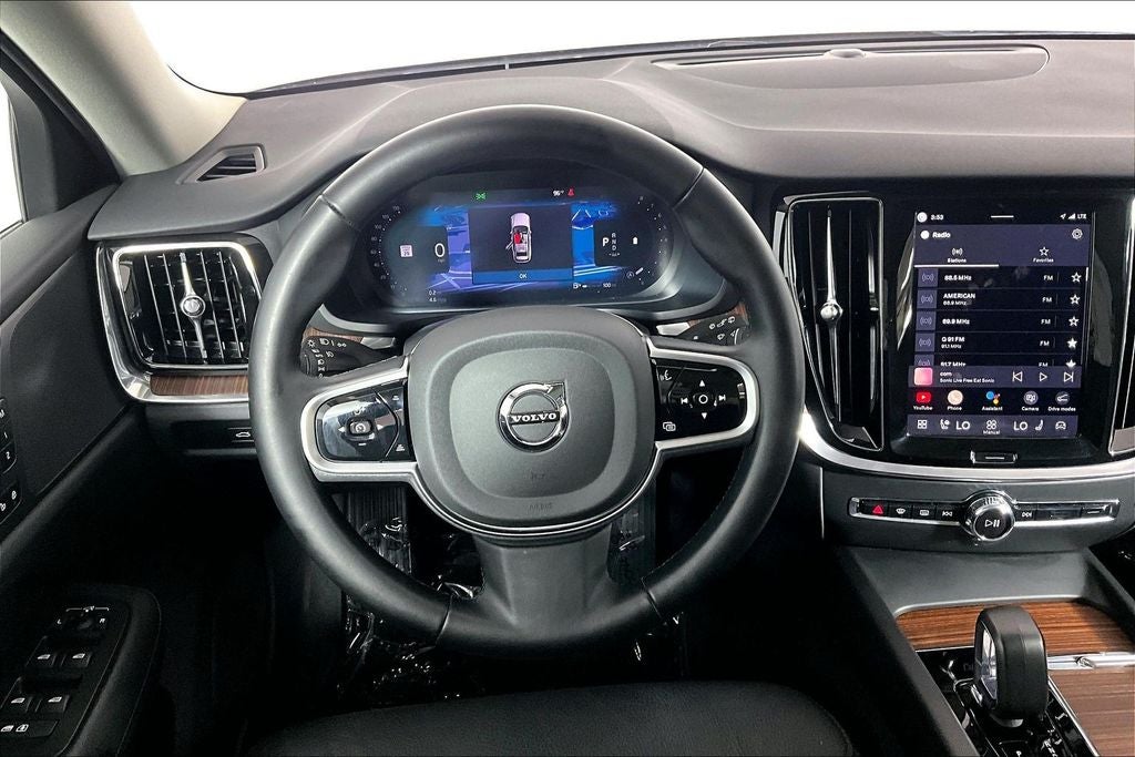 2025 Volvo V60 Cross Country B5 Plus