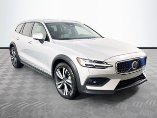 2025 Volvo V60 Cross Country B5 Plus