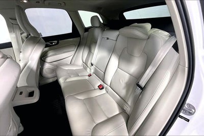 2023 Volvo XC60 B5 Plus Bright Theme