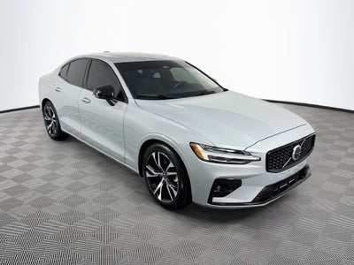 2024 Volvo S60 B5 Core Dark Theme