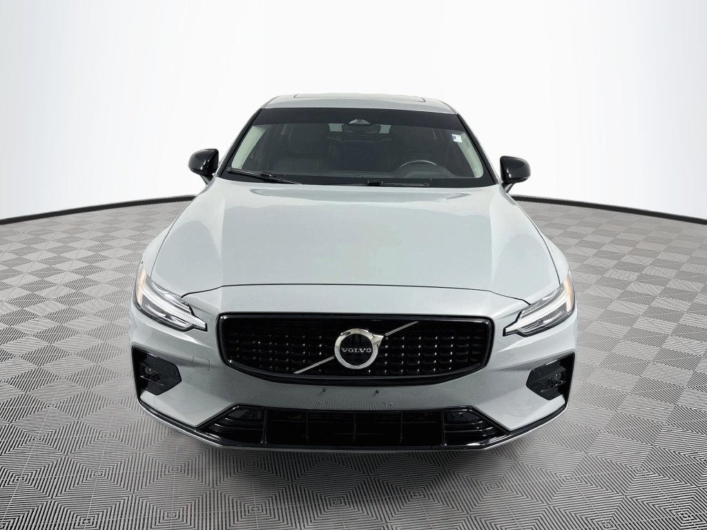 2024 Volvo S60 B5 Core Dark Theme