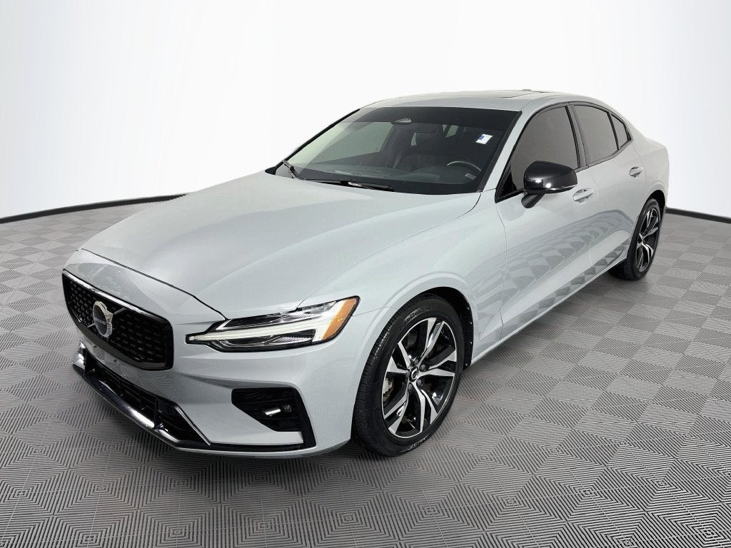 2024 Volvo S60 B5 Core Dark Theme