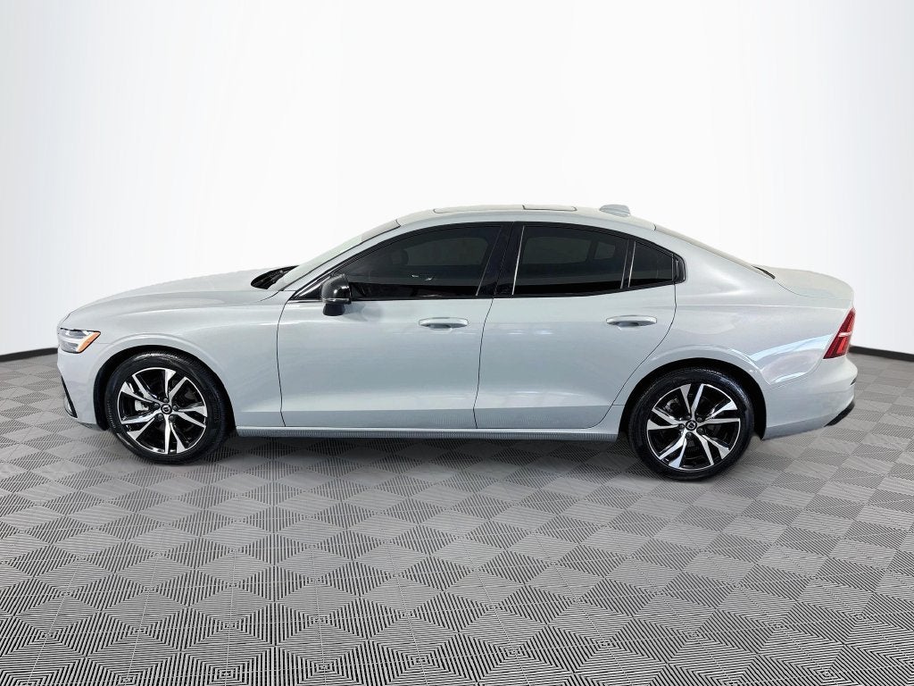 2024 Volvo S60 B5 Core Dark Theme