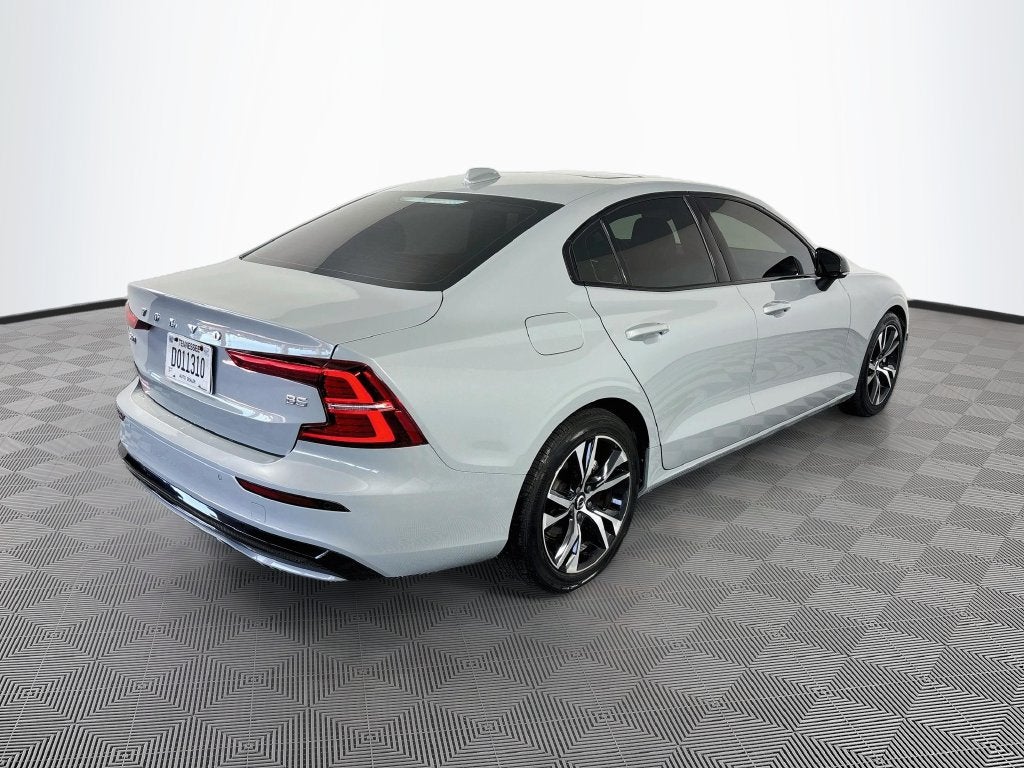 2024 Volvo S60 B5 Core Dark Theme